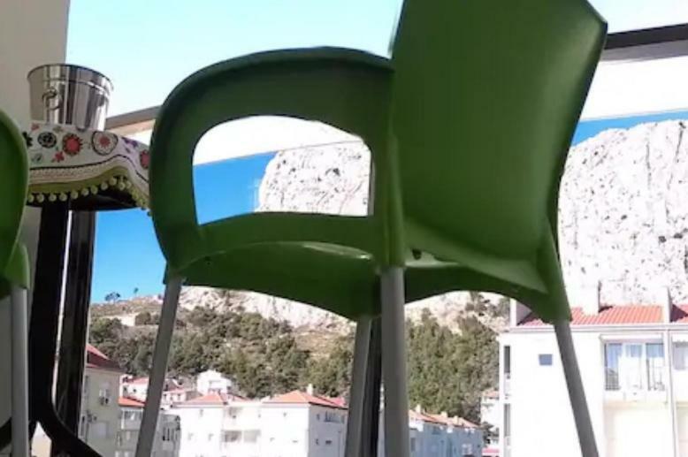 Granny Mira Lägenhet Omiš Exteriör bild